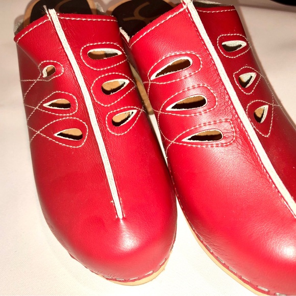 Red Cape Clogs - Picture 5 of 8